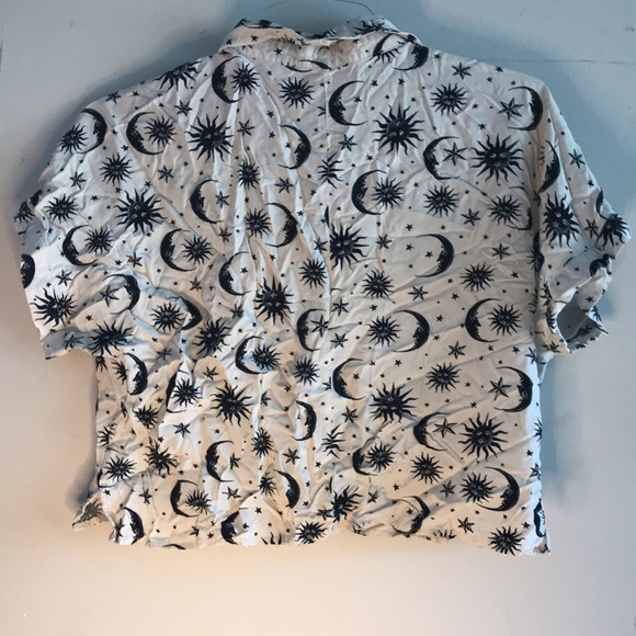 CREAM AND BLACK CELESTIAL Womens CROP BUTTON UP SHIRT size medium TEEN - Picture 4 of 10